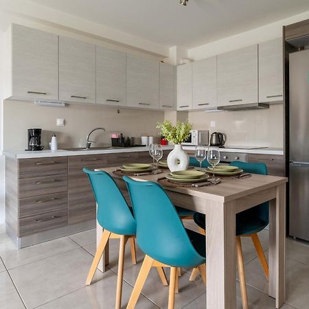 Modern Spacious Apartment Located In Piraeus Exterior photo